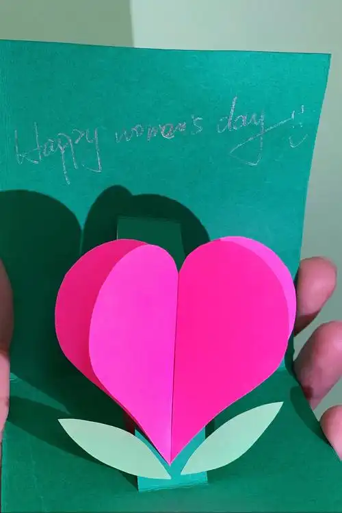 "三八节"手工活动—制作爱心贺卡