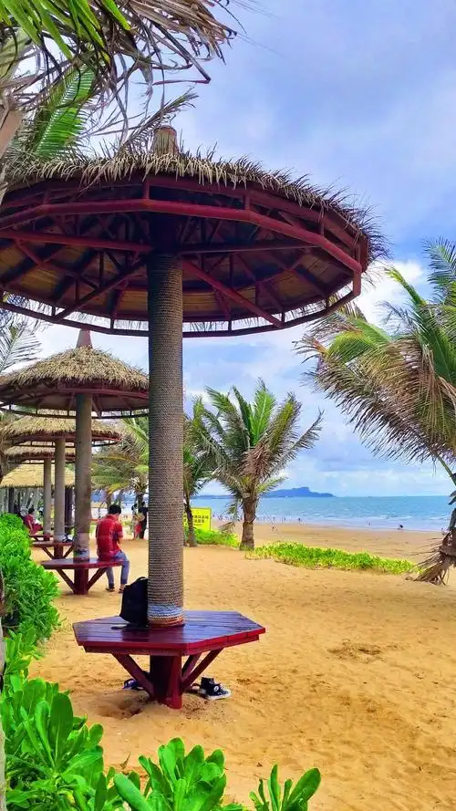 写美篇  周末到湛江吴川鼎龙湾,这里是一个大型楼盘,也是一个旅游区