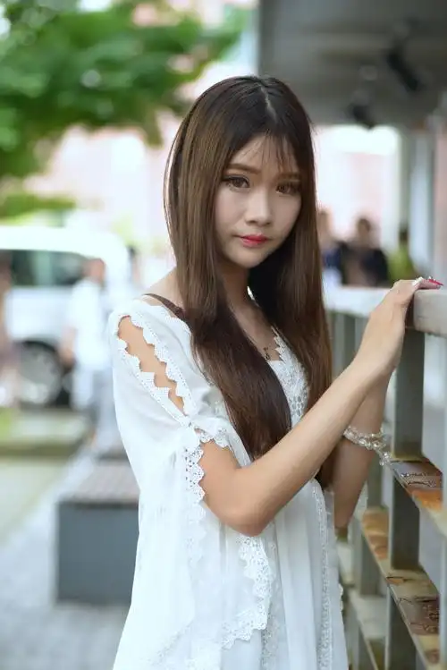 穿白纱裙的漂亮妹子 - 上海摄影站 - 环球数码摄影网论坛 - 摄影交流