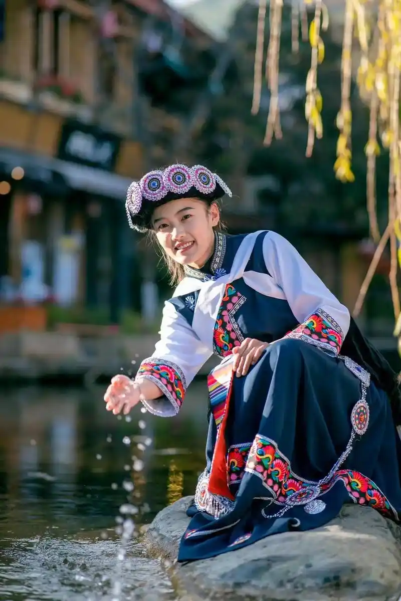 少数民族风情 怎么能少的了我们披星戴月的纳西族#丽江纳西族 - 兑趑