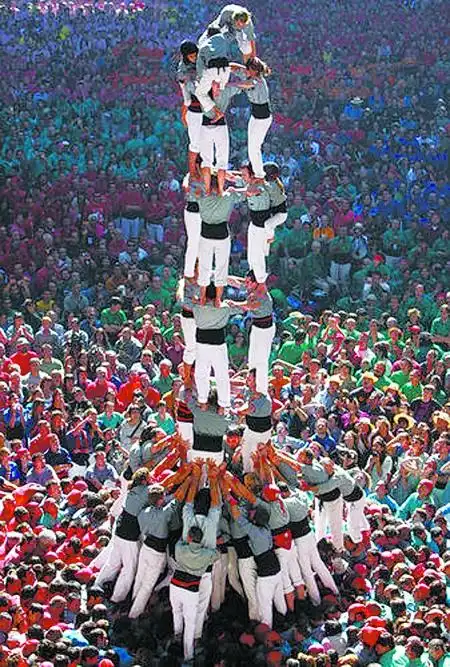 西班牙举行叠罗汉比赛