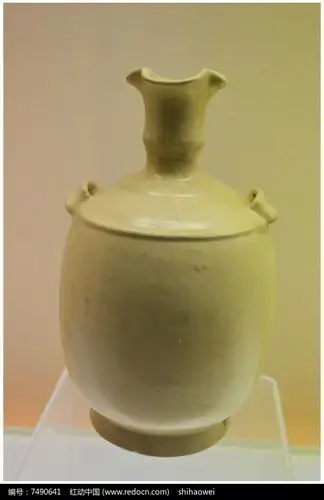 五代邢窑白釉穿带壶