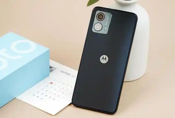 摩托罗拉一直以来都以其出色的技术和创新的设计在智能手机市场中占据