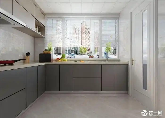 银川新房装修厨房:灰色地砖配深色柜门,简洁不失质感;吊柜提供更多储