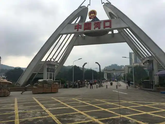 云南河口越南一日游200元越南美女服务中国人不用护照也能去