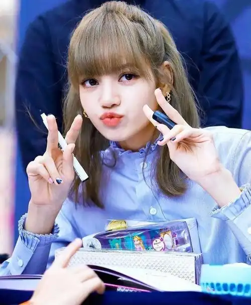 lisa比耶7015头像一组～可爱的辣lisa