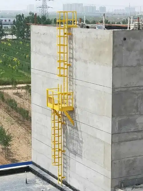 亿恒玻璃钢爬梯护笼玻璃钢防腐爬梯护笼优良的耐腐蚀性能携带方便易