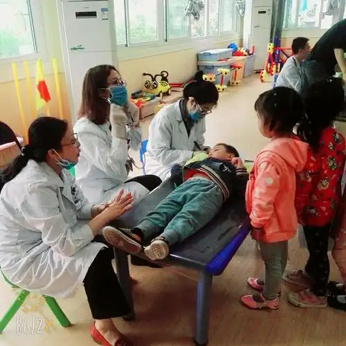 《和谐幼儿园全员体检》