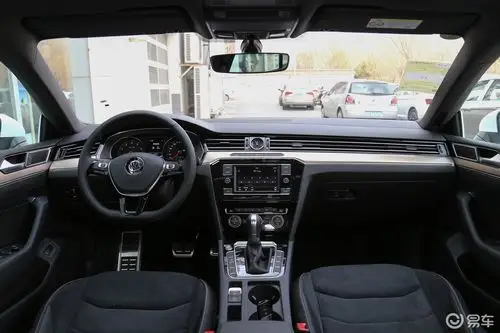【一汽-大众cc2019款330tsi 双离合 华颜版 国v内饰全景正拍汽车图片