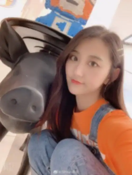 偶像女团sing秦瑜美少女自拍美照欣赏