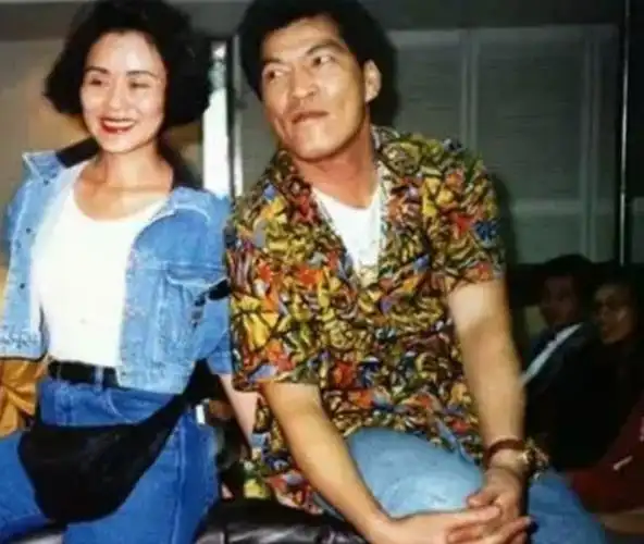 回顾"大傻"成奎安:月薪60到一天50万,娶两房妻子,54岁患癌去世