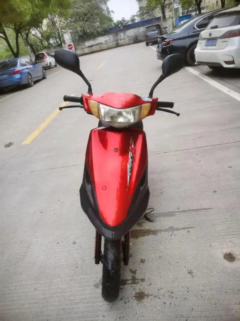 福喜125cc踏板燃油摩托车跑了几千公里.