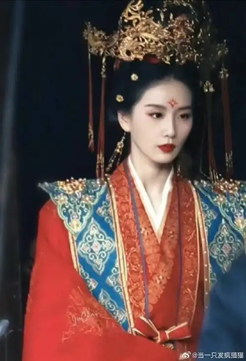 刘诗诗酒红束腰长裙#红衣77古装绝对是她的统治区刘诗诗|红衣|古装