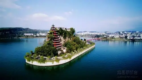 石宝寨风景名胜区荣获"首届重庆最美历史文化古迹"荣誉称号