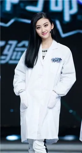 成龙做客《快乐大本营》 称:景甜把我气死