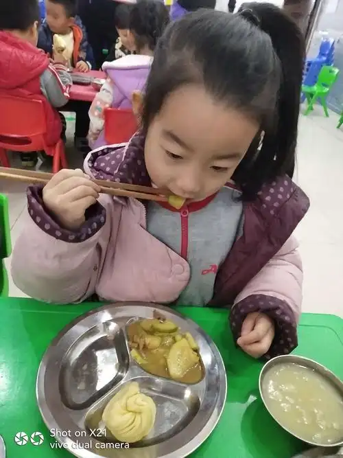 进餐礼仪———正确使用筷子