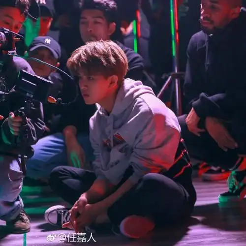 关注是国超滴胡萝卜吖6月20日 17:14来自任嘉伦的嘉人转发微博@sho