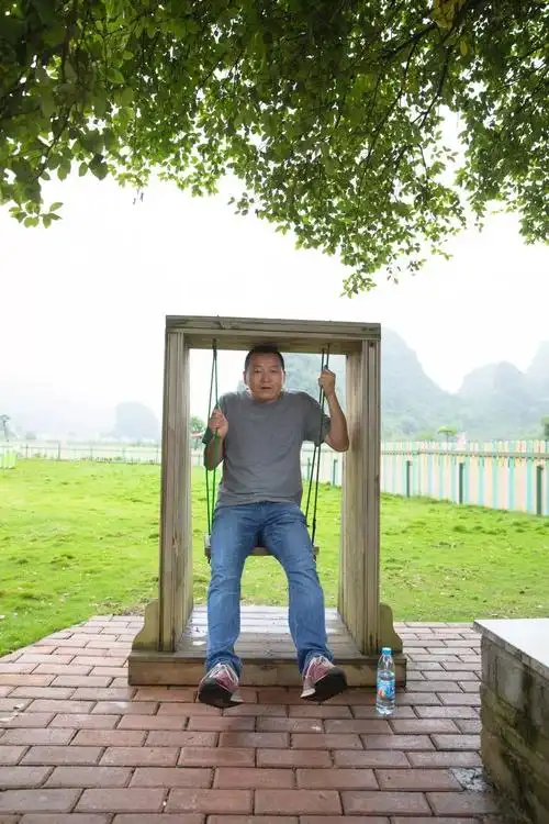 有奖征集荡秋千的男人