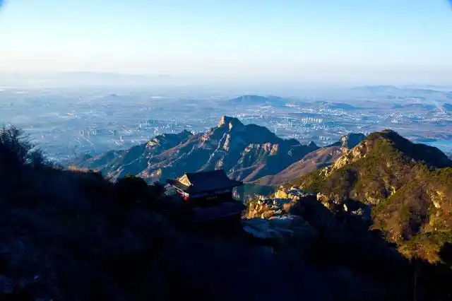 是一座象征着中国精神的山脉,自古以来,它一直被认为是世界第一名山