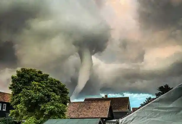 最大风力17级,苏州武汉同时出现龙卷风,这种风怎么会在城市出现