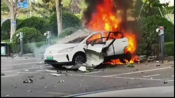 突发!临沂一电动汽车着火爆炸,车主侥幸逃过一劫