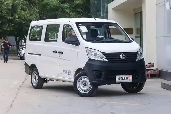 长安之星5创业版微面上市 3.39万起/支持座椅自由组合