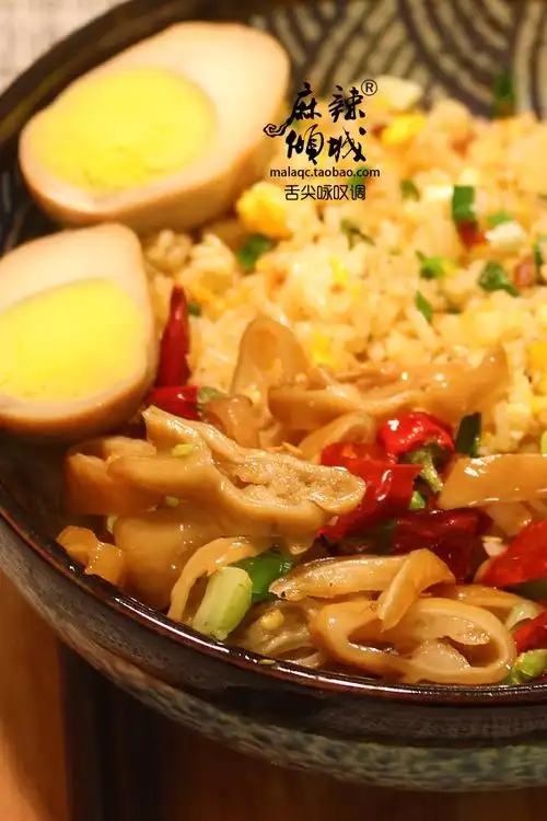 卤肥肠饭,配上卤蛋,妥帖的安慰-舌尖咏叹调