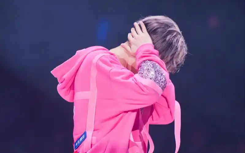 张敬轩hinsideout降两度2018演唱会2018616-缺