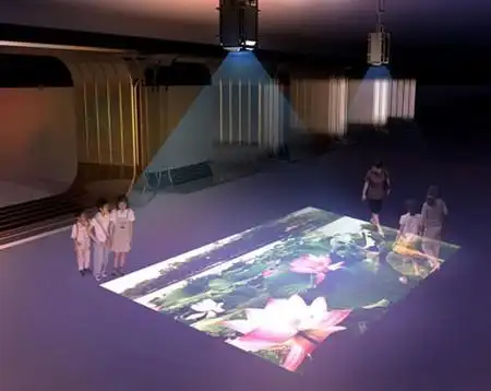 地面互动投影可用于中心商城,连锁大卖场,品牌旗舰店 等消费场所;动漫