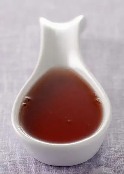 【醋的妙用】 1.睡前一杯冷开水,加一汤匙醋,喝后可助眠; 2.