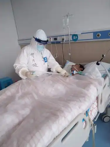 青岛医疗队与死神赛跑,用过硬技术抢救多名黄冈重症患者