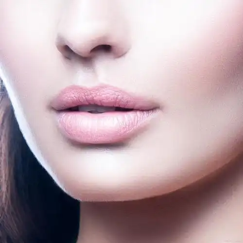 导语:嘴唇一向是面部审美的重要部位,饱满,圆润,柔软的嘴唇能为女性