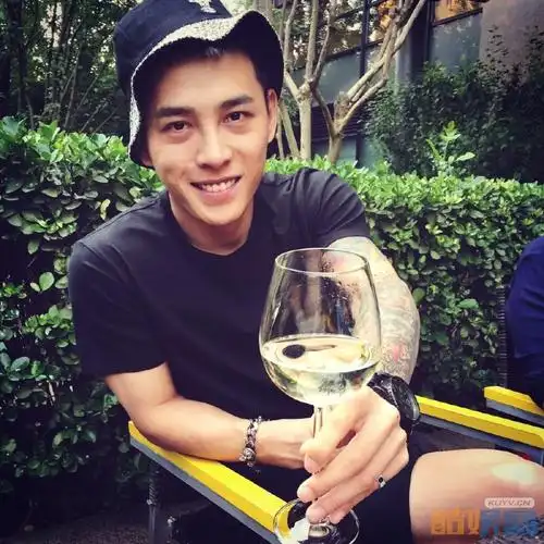 洪尧生活照写真