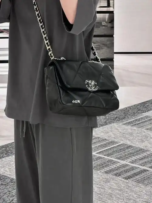 直接去问sa你想要的她可能会给你哦#香奈儿19bag  #香奈