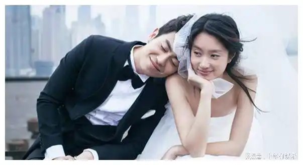 在2014年与相恋4年的圈外男友白宇举行婚礼,如今的潘禹彤早已是孩子的