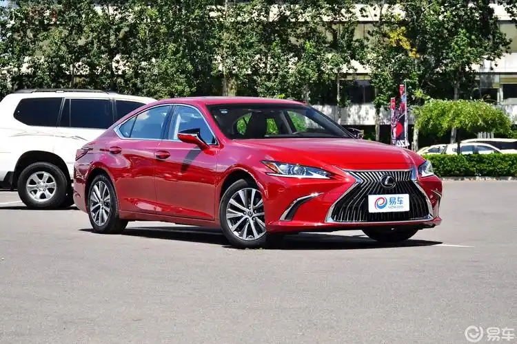 【雷克萨斯es2018款200 豪华版 国v侧前45度车头向右水平汽车图片