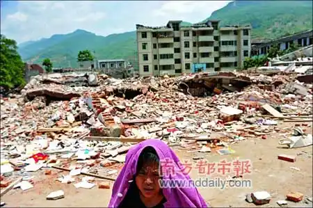 平武南坝镇几乎只剩废墟 95%房屋不能住人(图)