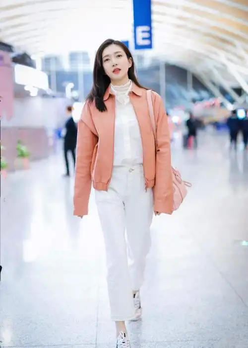 明星街拍:江疏影穿搭任性,都是因为大长腿!