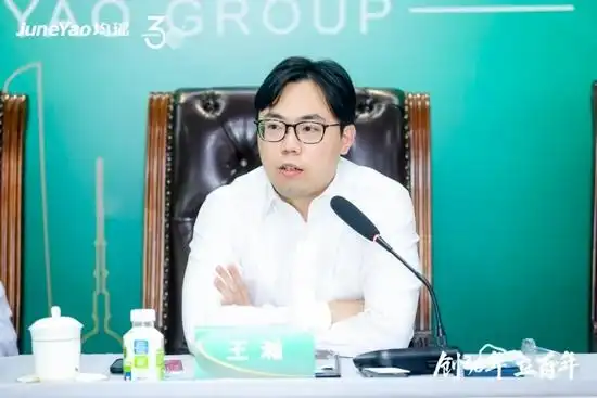 均瑶集团董事王瀚表示,"带着大家,干出一番事业"是前董事长王均瑶的