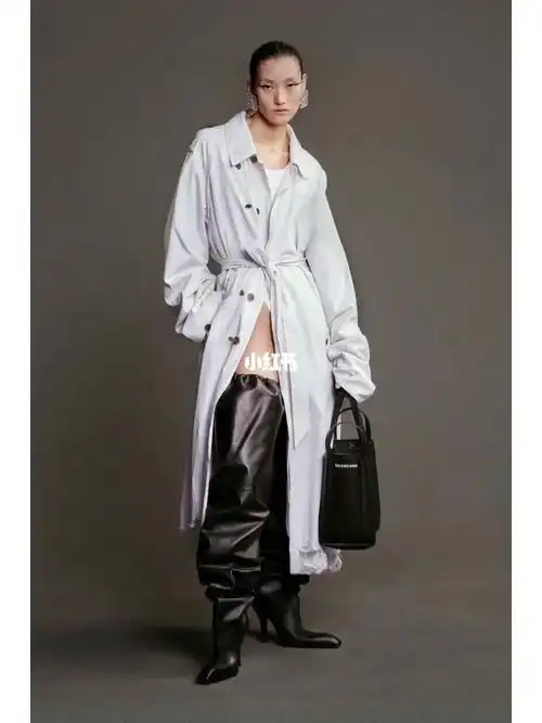 国模广告巴黎世家2022秋冬张丽娜陈卓