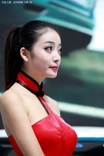 只有美女才有看车展的动力注没钱买车