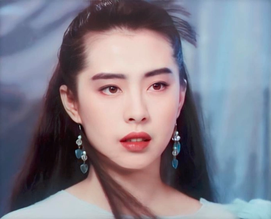 54岁王祖贤晒托腮美照皮肤白皙光滑似少女发量茂盛惹人羡