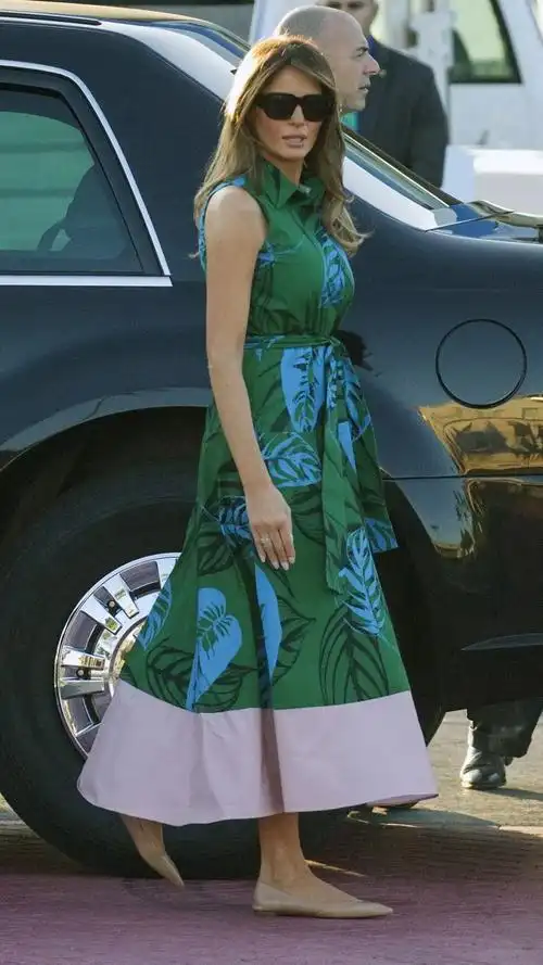 梅拉尼娅生于1970年4月26日,身高178厘米,体重保持在62公斤,49的年龄