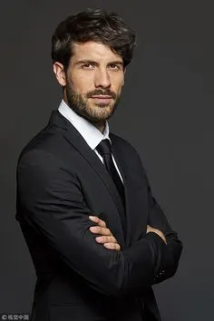 男士形象照-花瓣网|陪你做生活的设计师 | 商务形象照,打造企业文化