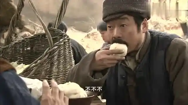 《铁道游击队》田六子手下私自外出差点惹大祸,幸亏王强机智出现