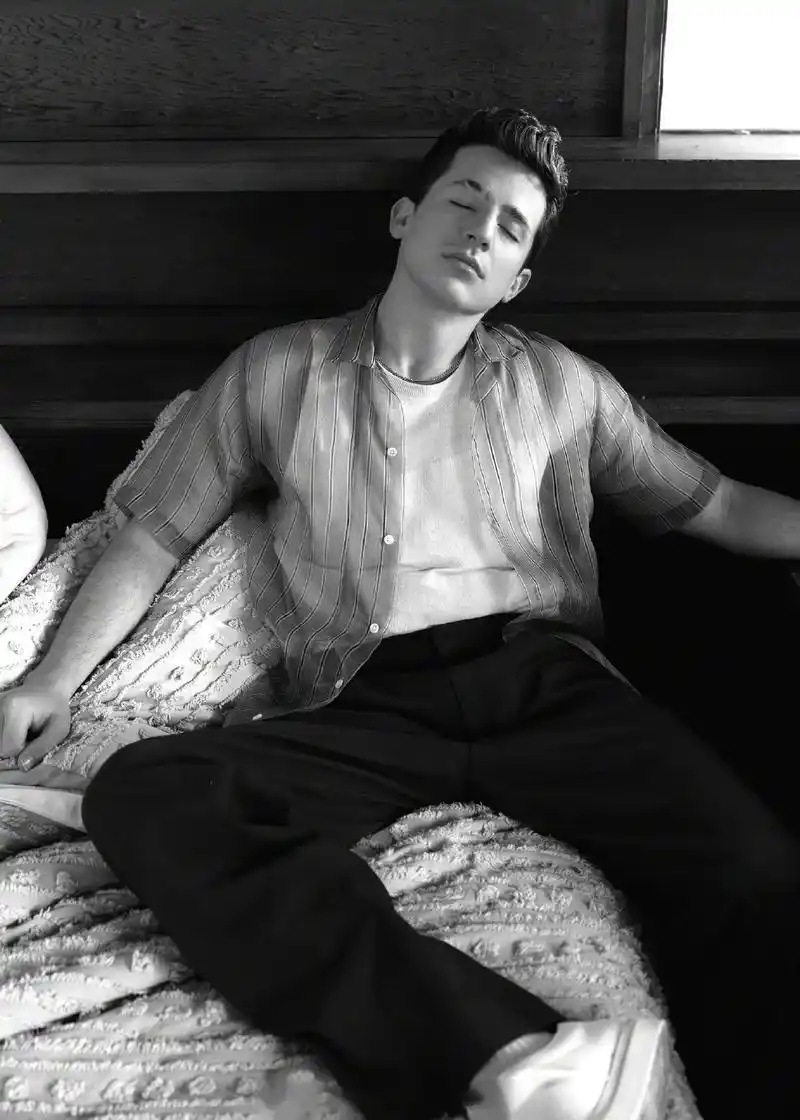 断眉charlie puth登上《mens fashion post》杂志最新一期封面及写真