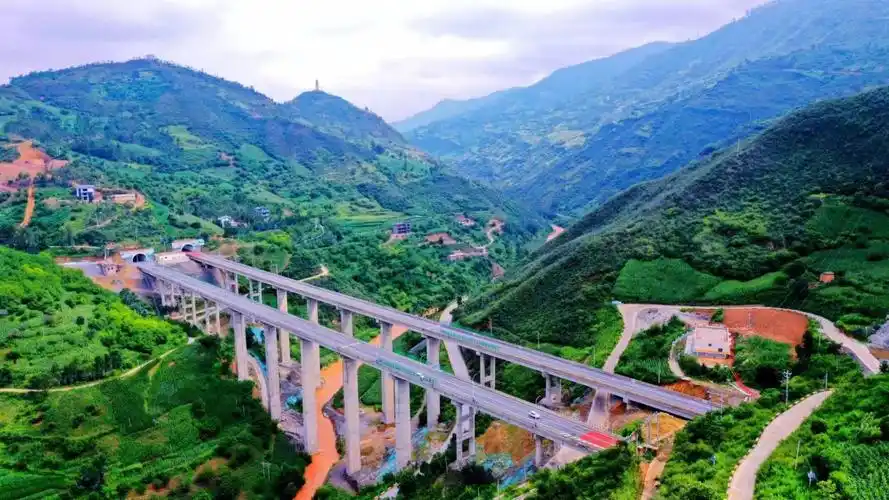 大理至南涧高速公路全线建成通车