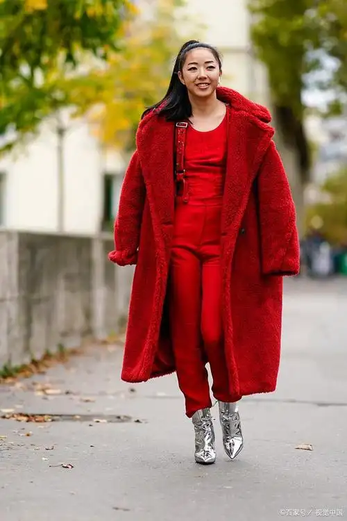 告别老气,掌握酒红色穿搭技巧,尽情展现你的优雅气质