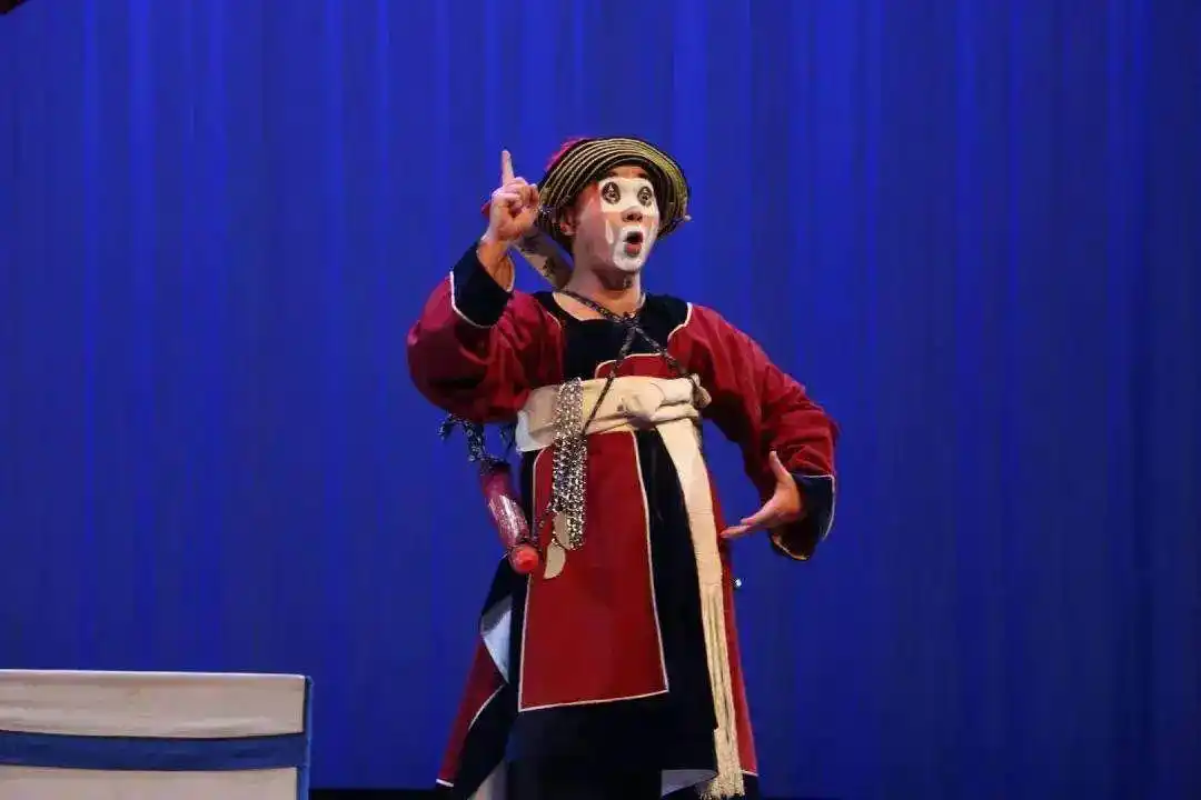 此次川剧院推出的线下演出由学员专场,折子戏专场,小丑专场,传统茨换