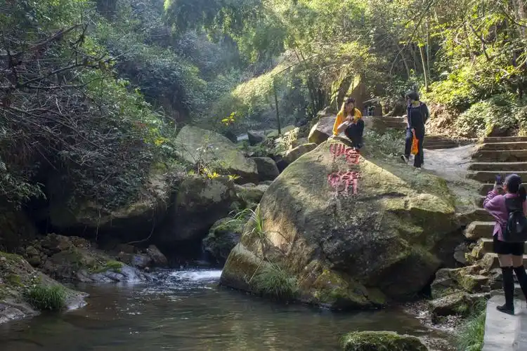湾里神龙潭景色!